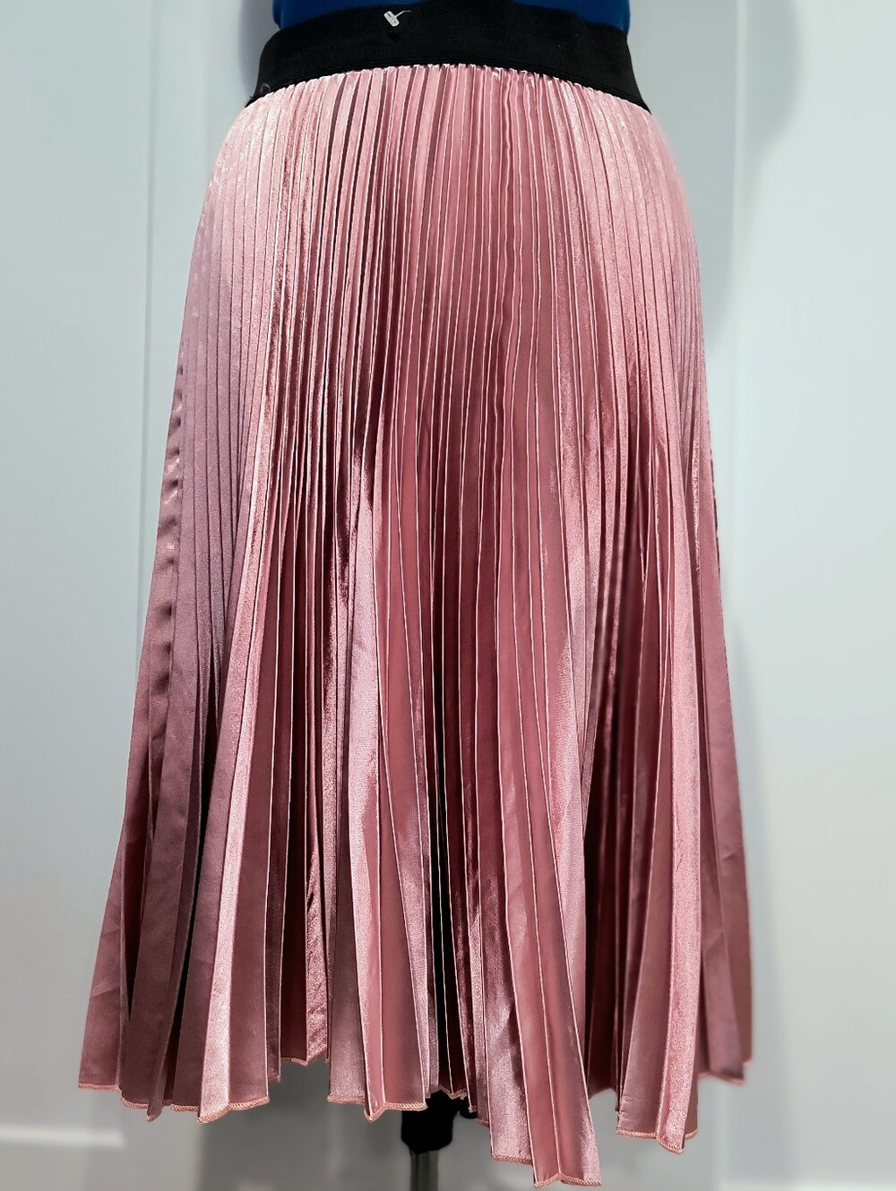 Promesa Pleated Satin Midi Skirt - Dusty Rose